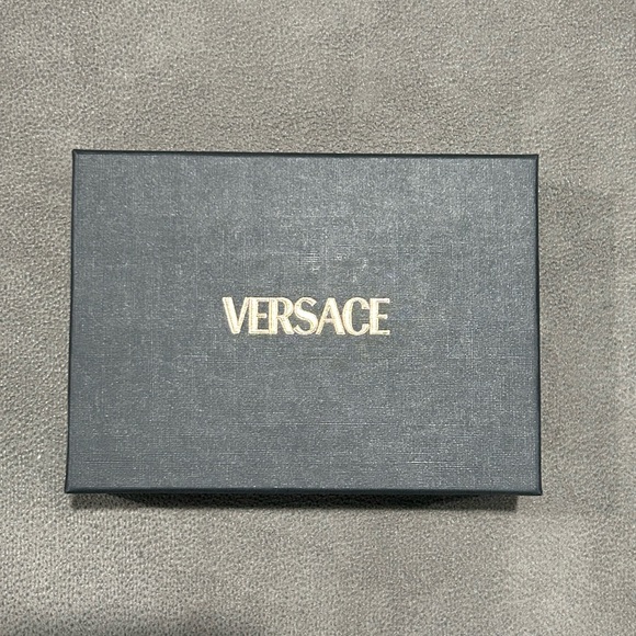 Orange Quilted Leather Card Case with Gold Medallion - Picture 4 of 4